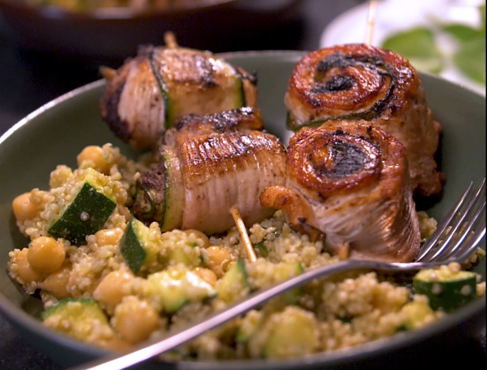 Brochettes de dinde roulée aux légumes