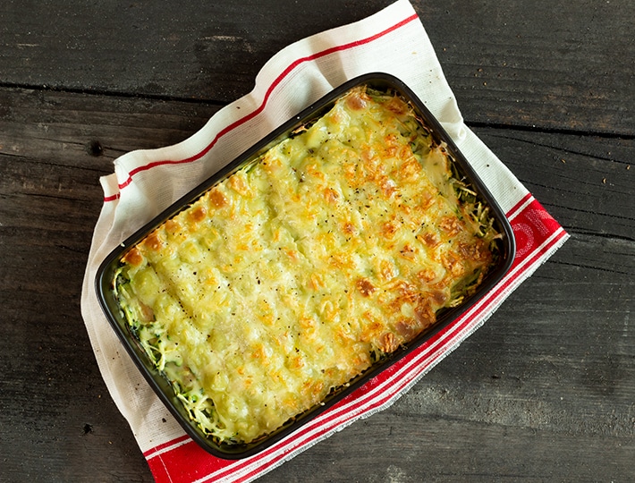 Nous vous suggérons cette recette originale de gratin de poulet aux ravioles et aux courgettes. A déguster en famille ou entre amis.