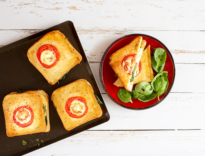 Réalisez en seulement 20 minutes ces succulents croque-monsieurs au poulet et au chèvre ! Les grands comme les petits vont se régaler !