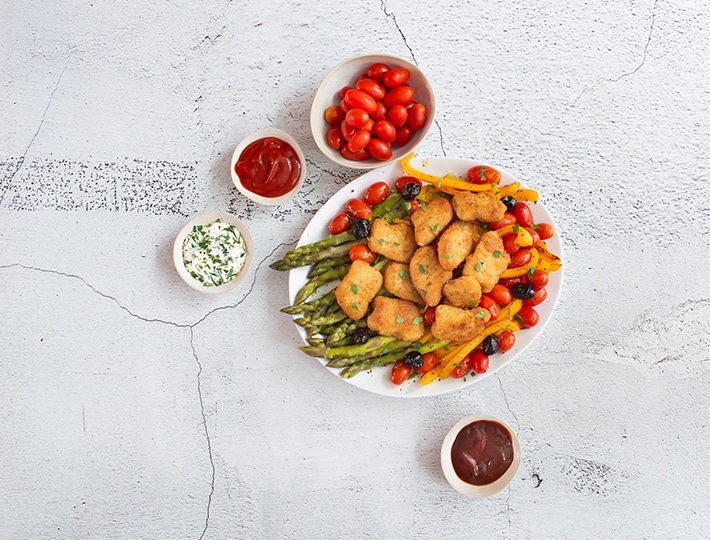 Maître CoQ vous propose sa recette de nuggets au centre d’un plat de légumes. Ce plat va satisfaire les grands comme les petits !