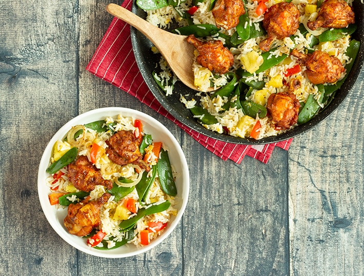 Maître CoQ vous propose sa nouvelle recette de riz sauté et coq ailes BBQ, idéale pour un déjeuner rapide au travail ou un repas sans prise de tête !