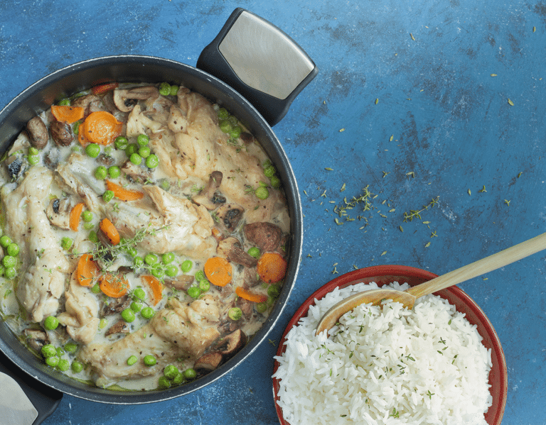 Craquez pour cette recette de blanquette de dinde légère aux petits légumes, à la fois simple à préparer, gourmande et saine !